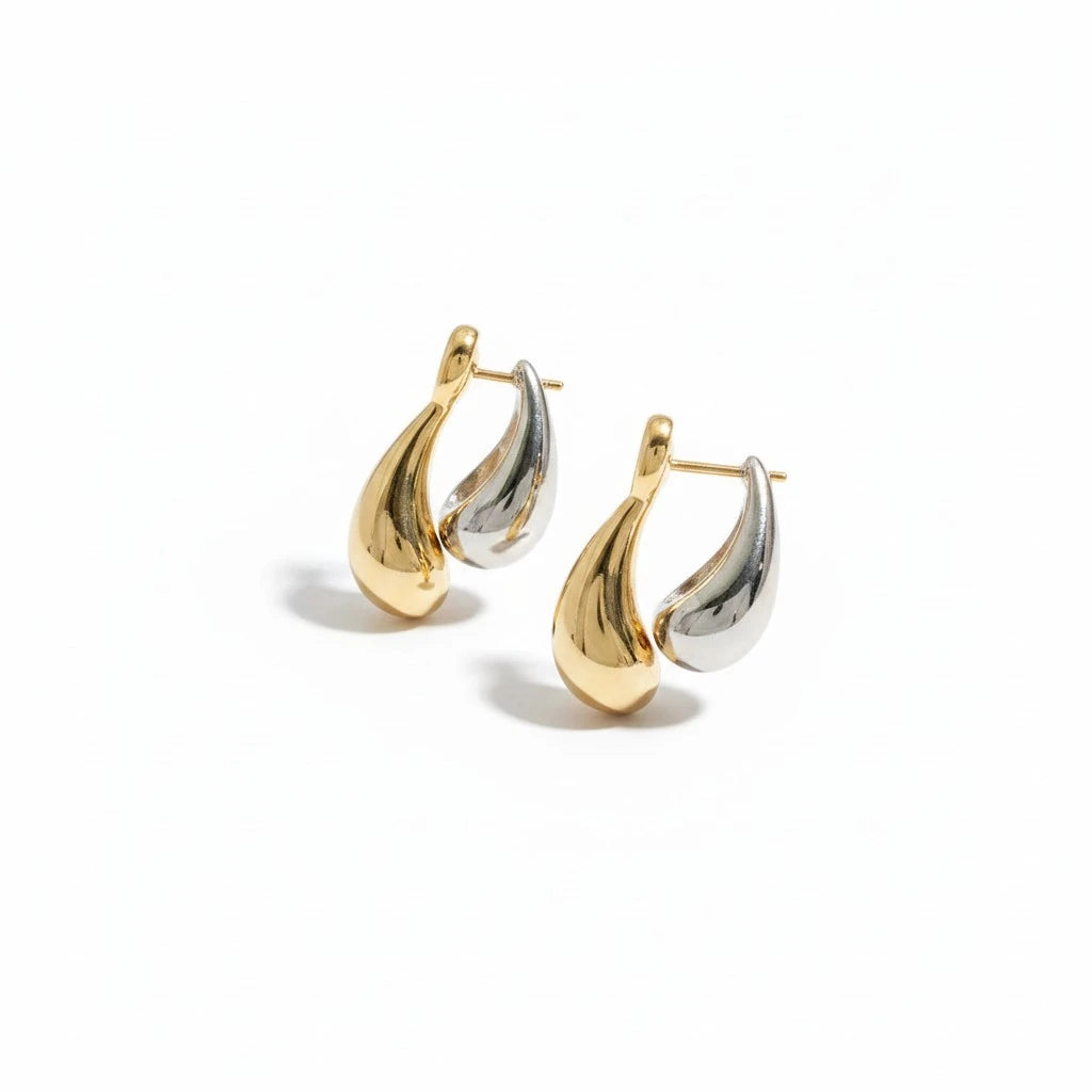 Aretes Mi tienda 2 de diseño orgánico en forma de doble gota con acabado bicolor en tonos oro y plata pulidos.